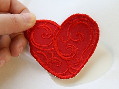 Embroidered Heart Hoop - Workshops Essayer