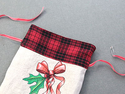 How to make an embroidered in-the-hoop mini gift bag